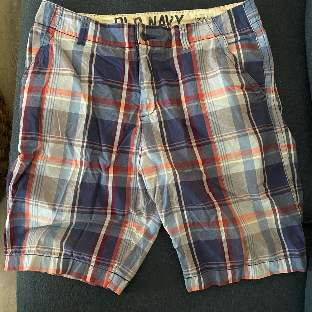 Old Navy Plaid Shorts. Size 34. Front/back pockets. Colors blue/white/red.